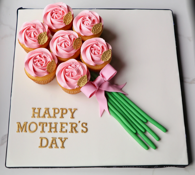 4 Thoughtful & Personalized Mother’s Day Themed Cakes