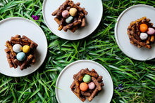 將圖片載入圖庫檢視器 Pretzel Chocolate Easter Nests