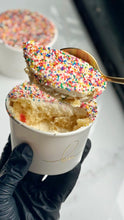 Load image into Gallery viewer, DOT Cake