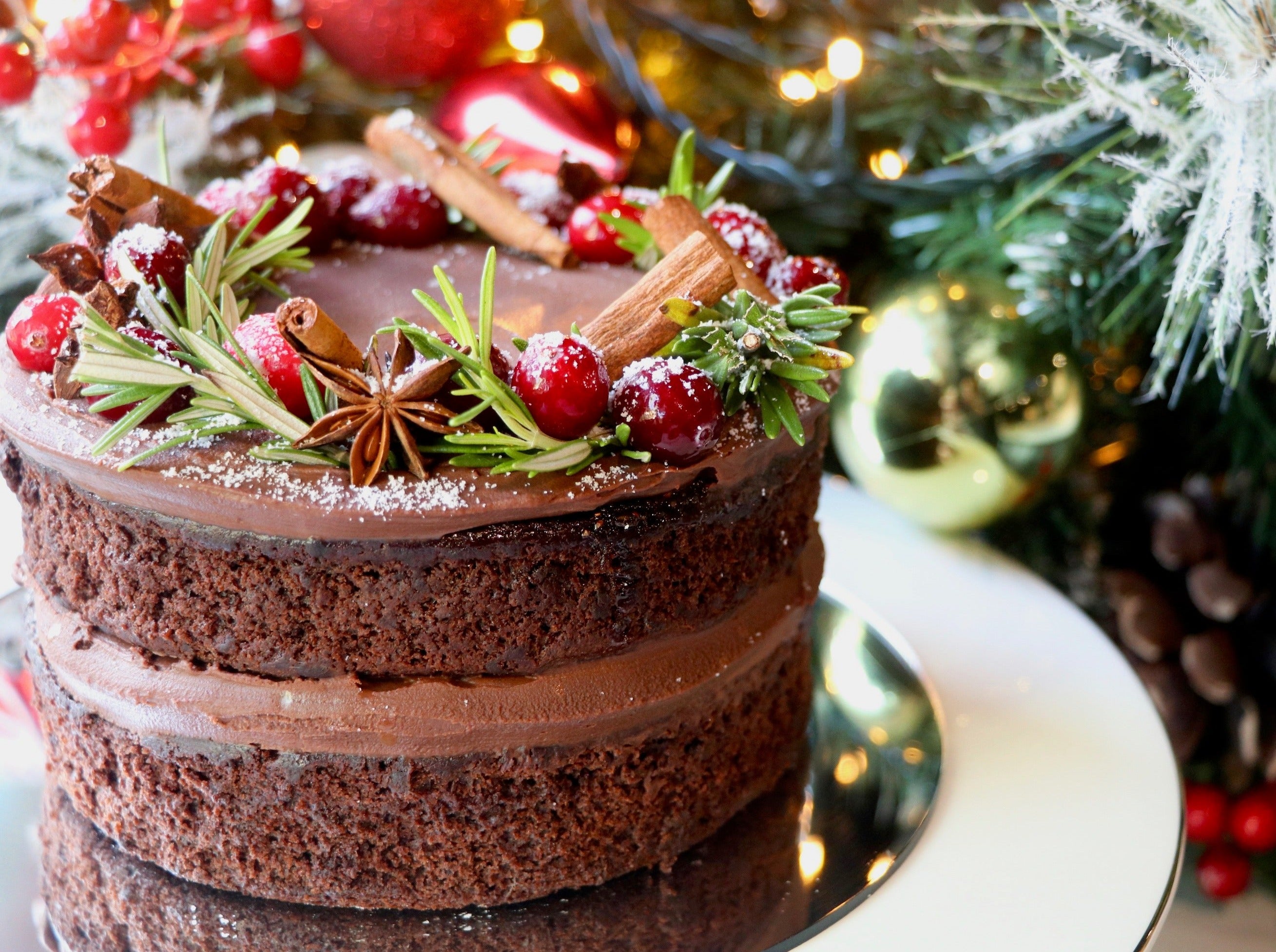 Chocolate Cake Decorating Vegan Christmas Cake Mulled Wine - Main Image