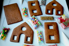 Load image into Gallery viewer, Gingerbread House Decorating Kit